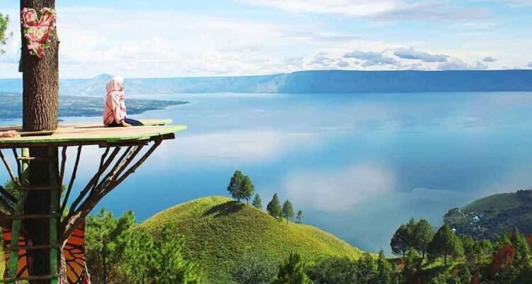 Bukit Indah Simarjarunjung, Destinasi Favorit di Tepi Danau Toba