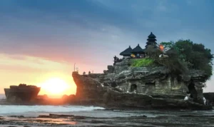 Pantai Padang Padang, Pesona Tersembunyi di Balik Tebing
