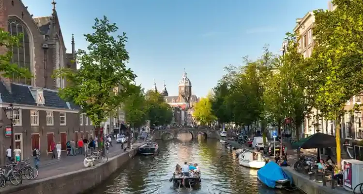 Wisata Amsterdam 2025 Kanal Ikonik dan Museum Van Gogh