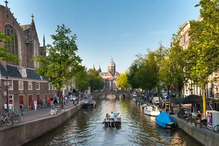 Wisata Amsterdam 2025 Kanal Ikonik dan Museum Van Gogh