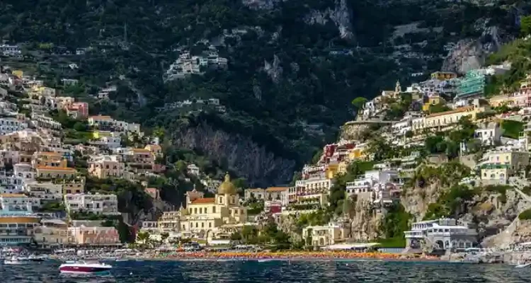 Positano Amalfi Coast , Destinasi Estetik Ikonik Italia yang Kembali Memikat Dunia