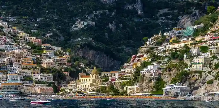 Positano Amalfi Coast , Destinasi Estetik Ikonik Italia yang Kembali Memikat Dunia