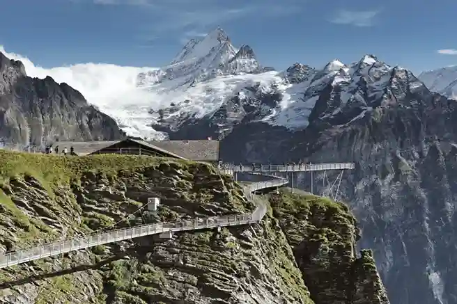Grindelwald First 2026, Cliff Walk Viral di Swiss yang Bikin Jantung Berdebar