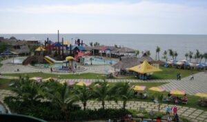 Pantai Cermin, Rekomendasi Wisata Dekat Medan untuk Liburan Keluarga yang Lebih Santai