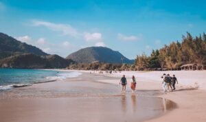 Pantai Lampuuk di Aceh, Pesona Pasir Putih dan Ombak Biru di Gerbang Samudra Hindia