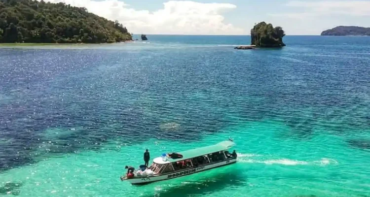 Pulau Kalimantung, Surga Kecil Tapanuli Tengah dengan Laut Biru yang Menenangkan
