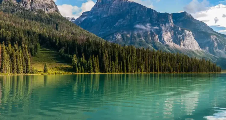 Wisata di Kanada, Negeri Luas dengan Danau Biru, Kota Bersejarah, dan Alam yang Membuat Mata Betah