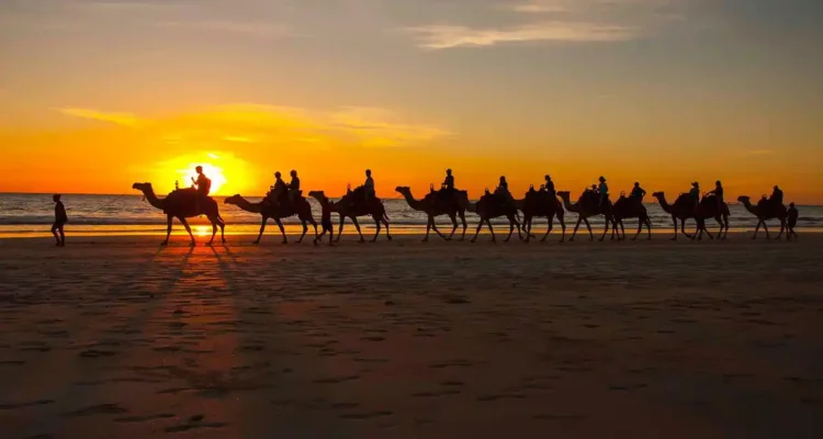 Cable Beach, Pantai Broome dengan Senja Spektakuler dan Jejak Sejarah