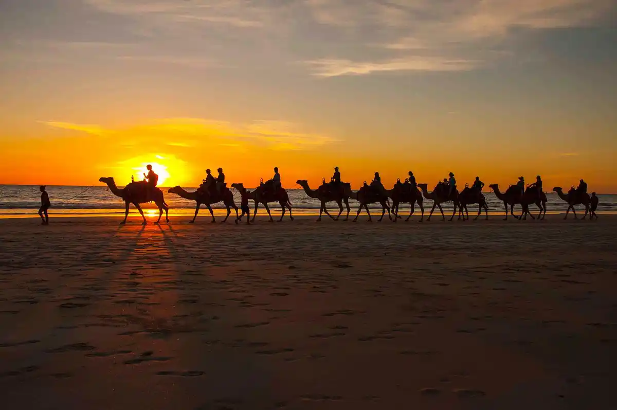 Cable Beach, Pantai Broome dengan Senja Spektakuler dan Jejak Sejarah