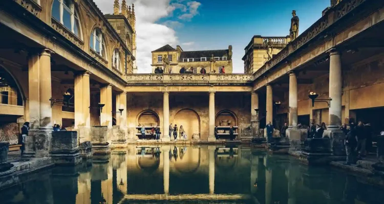 Roman Baths di Bath, Jejak Pemandian Romawi yang Bertahan Dua Milenium
