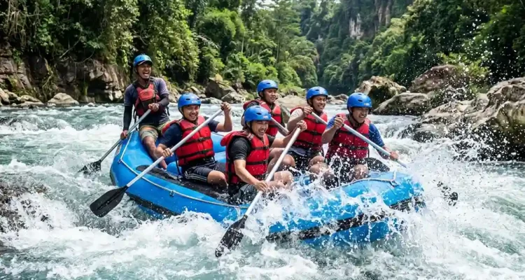 Arung Jeram, Wisata Sungai yang Menguji Keberanian dan Kekompakan Tim