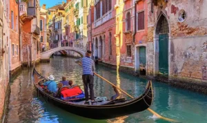 Grand Canal Venice, Harga Naik Gondola dan Rute Terbaik Menikmati Venesia