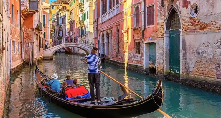 Grand Canal Venice, Harga Naik Gondola dan Rute Terbaik Menikmati Venesia