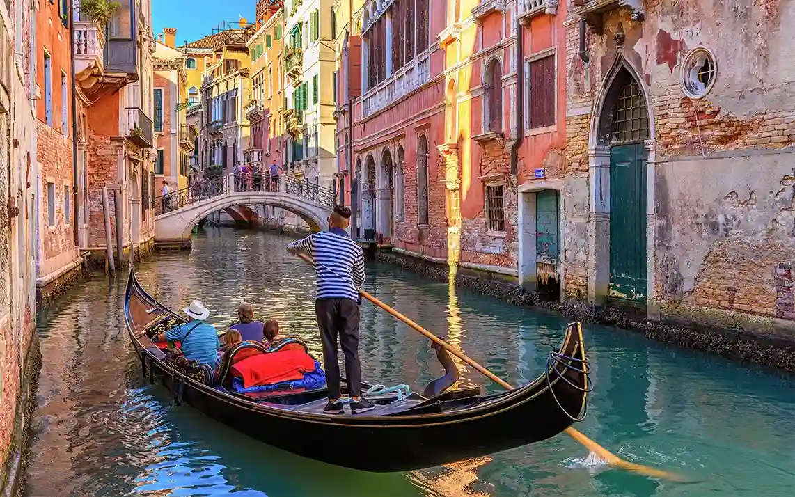 Grand Canal Venice, Harga Naik Gondola dan Rute Terbaik Menikmati Venesia